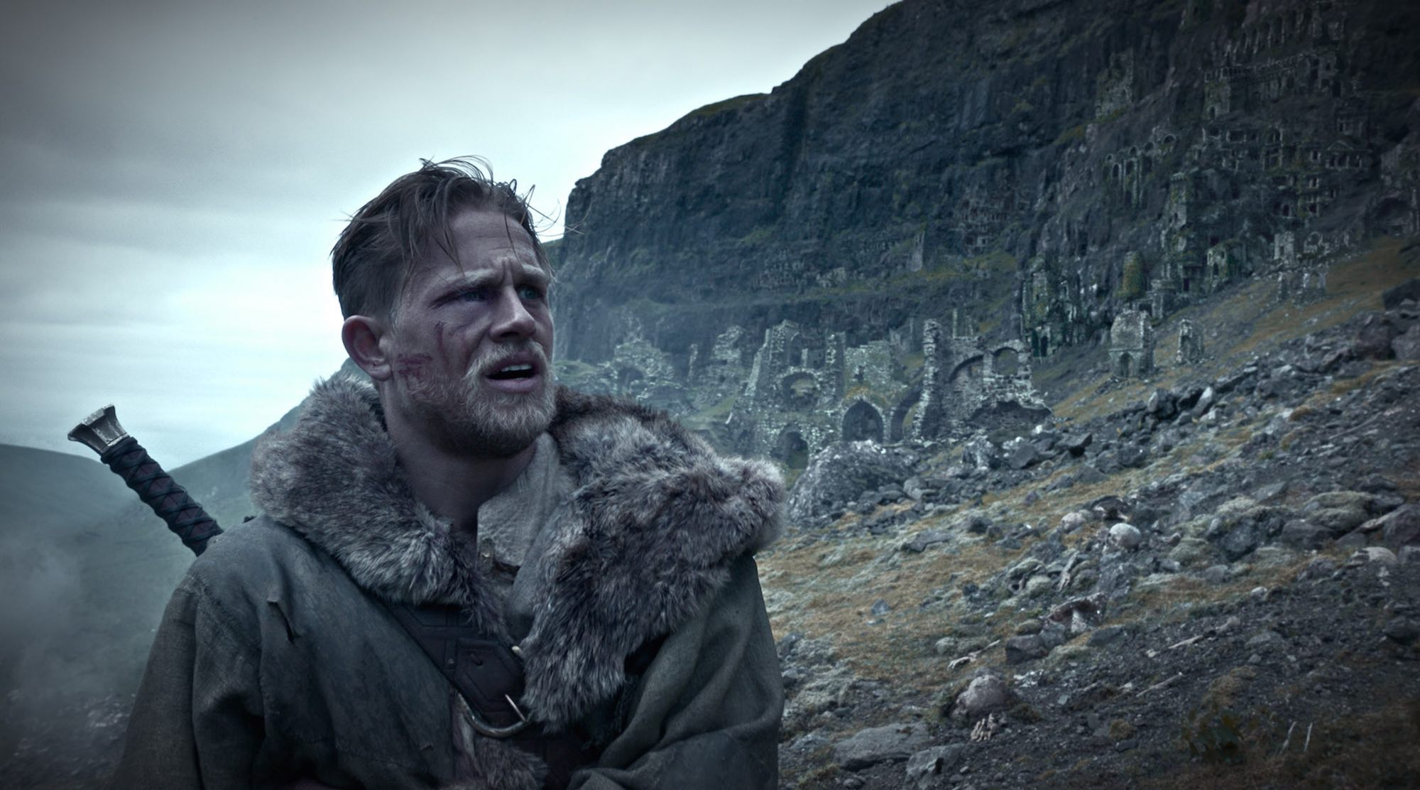 Watch Charlie Hunnam & Jude Law in new trailer for Guy Ritchie’s King Arthur